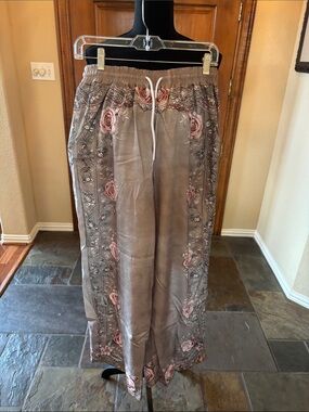 Source Unknown Grey Wide Leg Pants with Pink Roses
